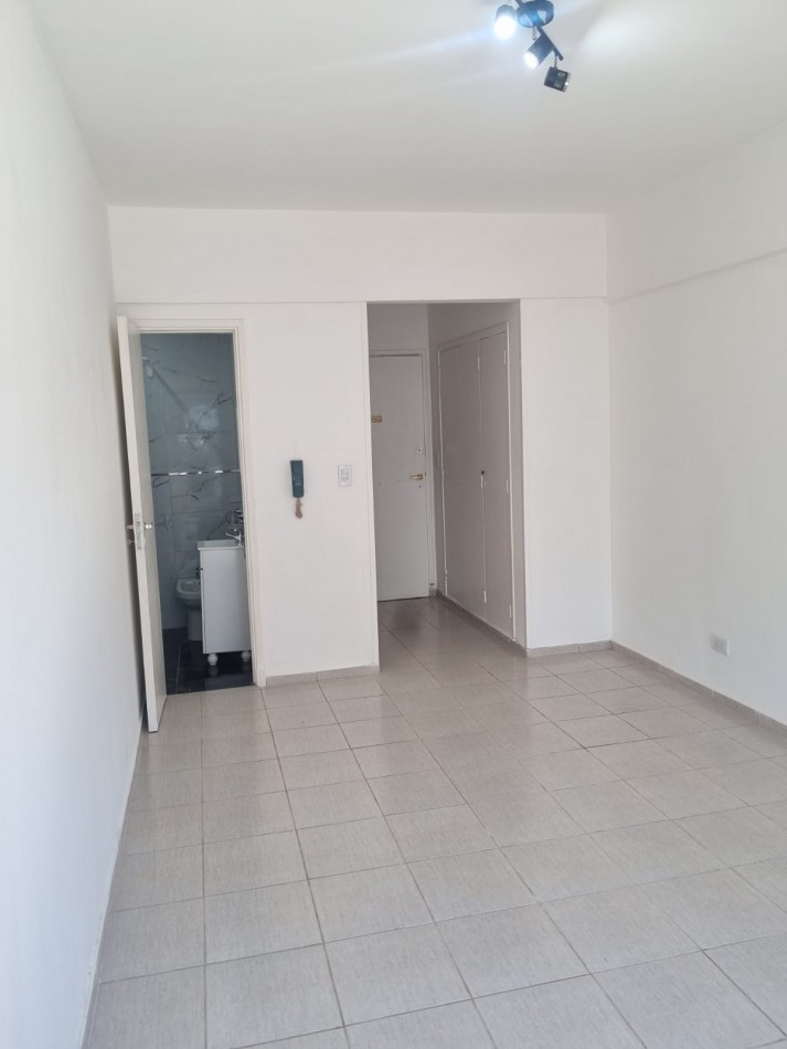 1 amb al frente con balcon Z/Aldrey