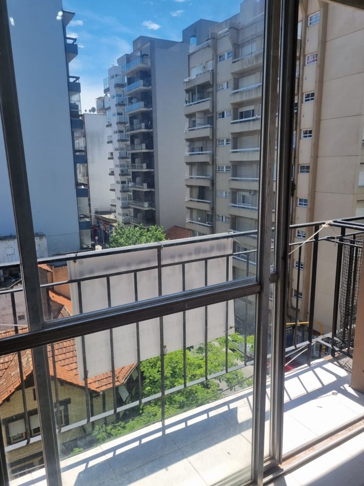 1 amb al frente con balcon Z/Aldrey