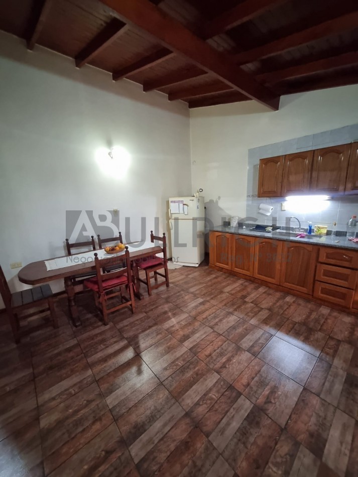 Impecable chalet sobre lote de 12 x 25