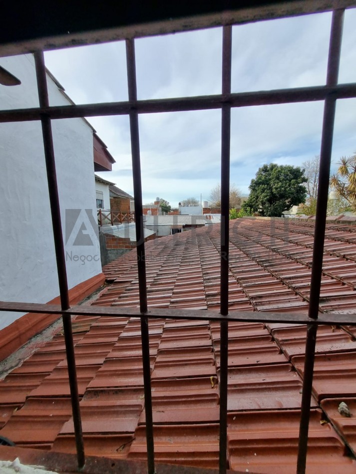 Impecable chalet sobre lote de 12 x 25