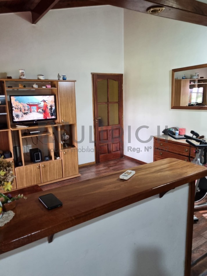 Impecable chalet sobre lote de 12 x 25