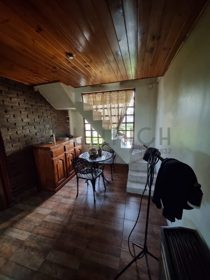 Impecable chalet sobre lote de 12 x 25