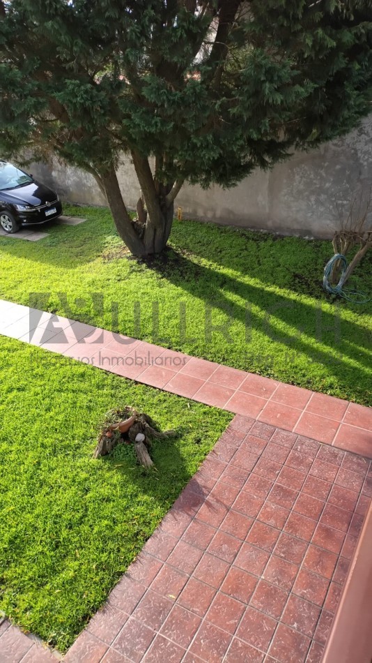 Impecable chalet sobre lote de 12 x 25