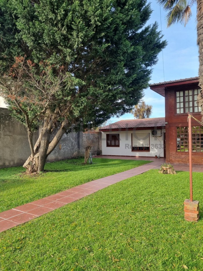 Impecable chalet sobre lote de 12 x 25