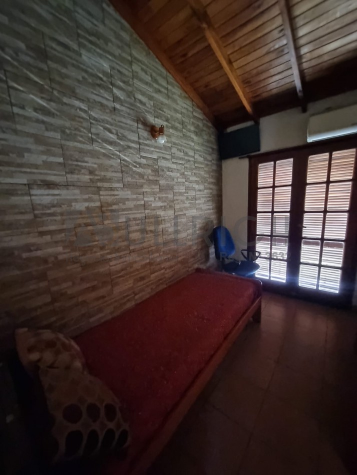 Impecable chalet sobre lote de 12 x 25