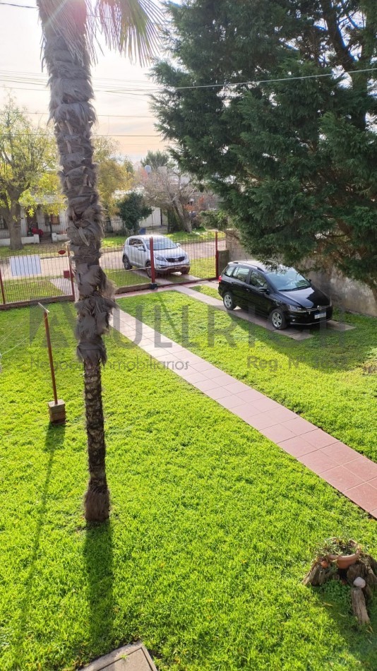 Impecable chalet sobre lote de 12 x 25