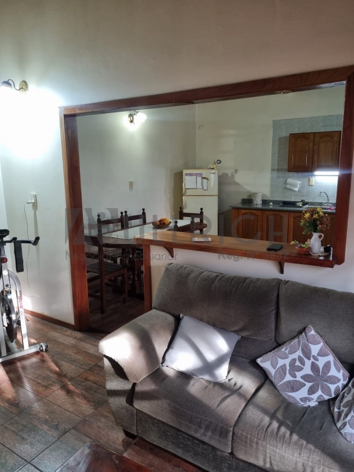 Impecable chalet sobre lote de 12 x 25