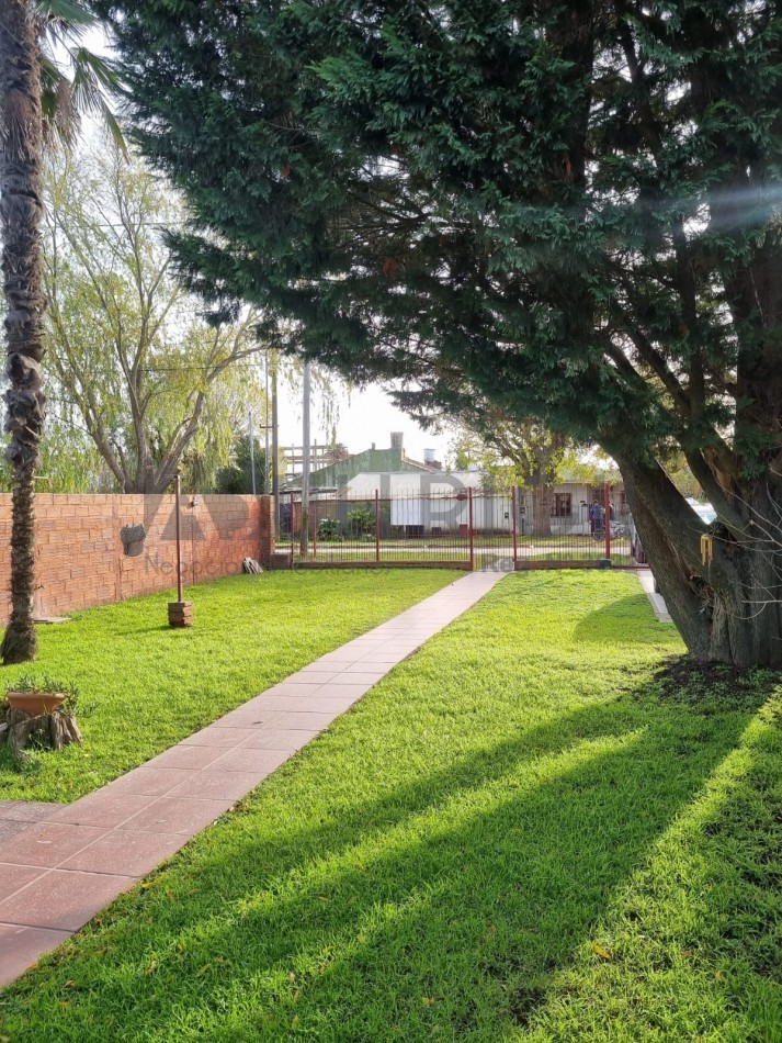 Impecable chalet sobre lote de 12 x 25