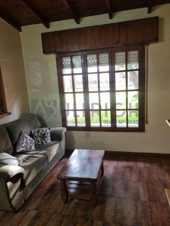 Impecable chalet sobre lote de 12 x 25
